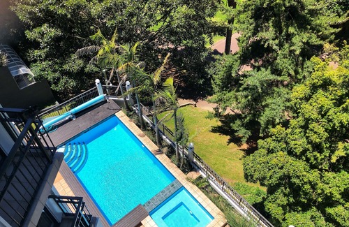 Newton Apartment | *Aircon, park views, outdoor pool, S King Bed !*