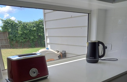 Kleinton House | Airconditioned large family home. Sleeps 8 and pet friendly.