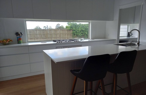 Kleinton House | Airconditioned large family home. Sleeps 8 and pet friendly.