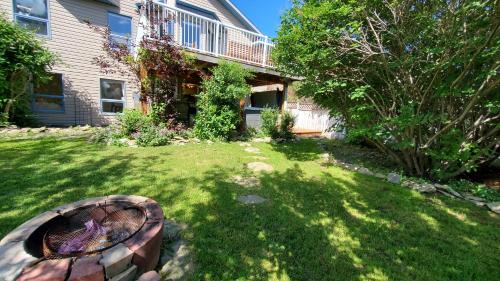 Airdrie Apartment | Airdrie Modern Walkout Bsmt Suite with Hot Tub