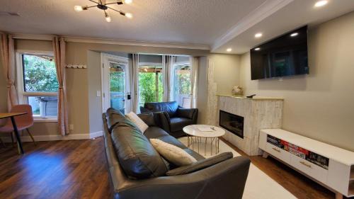 Airdrie Apartment | Airdrie Modern Walkout Bsmt Suite with Hot Tub