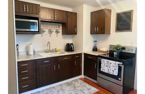 Le Claire House | Aire Leclaire 2 bedroom home