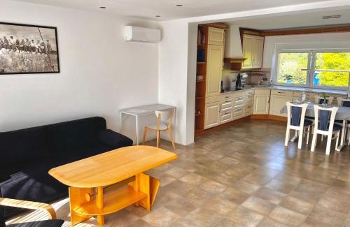 Lank-Latum Apartment | Airhome16, Wohnung in Messenähe