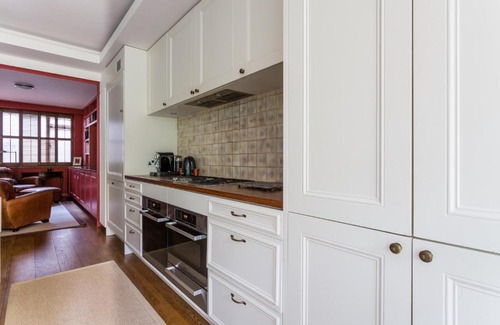 Campden Apartment | Airlie Gardens V by Onefinestay