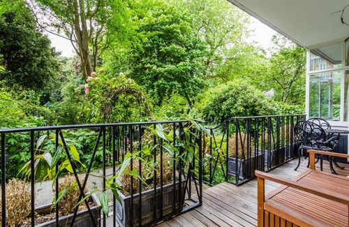 Campden Apartment | Airlie Gardens V by Onefinestay