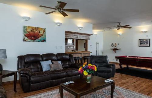 Haslet House | Airplane Hangar Loft - Coolest Stay in Fort Worth