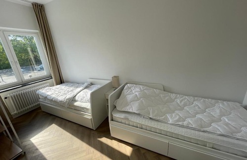 Langenhorn Apartment | Airport Apartments for 4 - Kitchen - Parking with eCharging