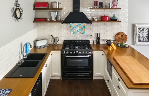 Redcliffe Bed & Breakfast | Airport B&B