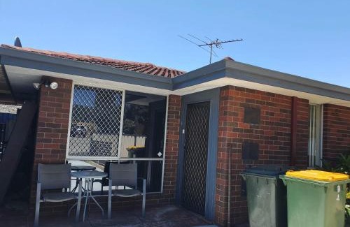 Forrestfield House | Airport budget room