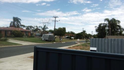 Forrestfield House | Airport budget room