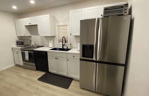 Coraopolis House | Airport bungalow
