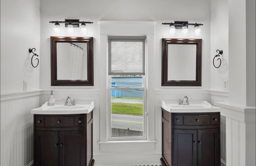 East Point House | Airport Cottage