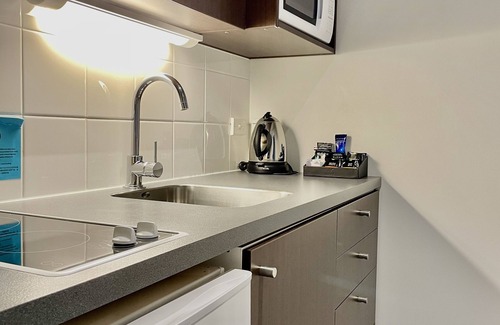 Burnside Hotel | Airport Delta Motel