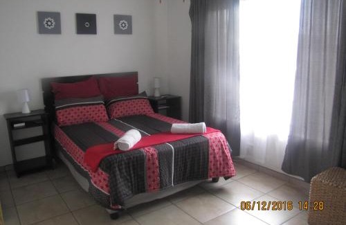 Kempton Park House | Airport Lodge OR Tambo Airport