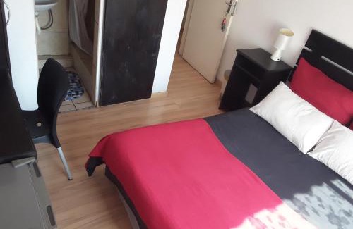 Kempton Park House | Airport Lodge OR Tambo Airport