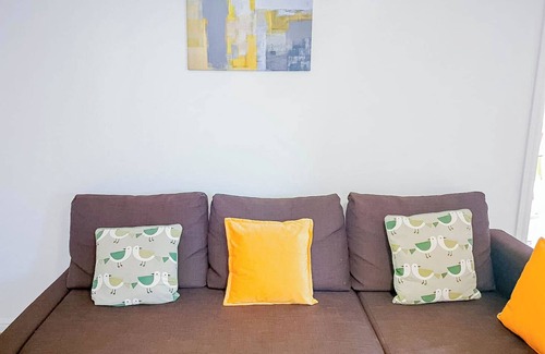 Broadheath Apartment | Airport Lounge - 3Bed 6 Persons