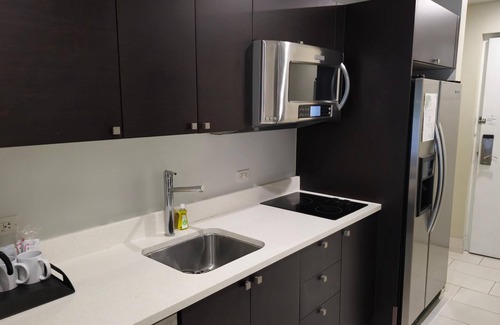 Ludlam Condo | Airport MIA, Convenient King Studio w Kitchen