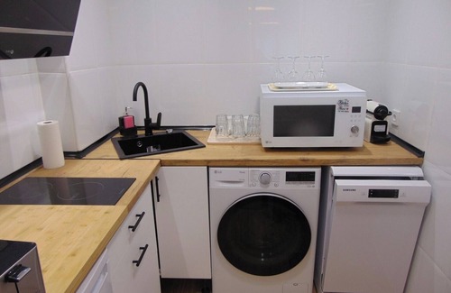 Rejas Apartment | Airport Plenilunio suites blue by beBalmy