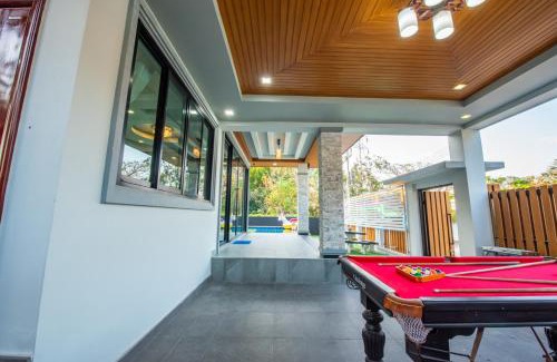 Bang Sare Villa | Airport Pool Villa บางเสร่