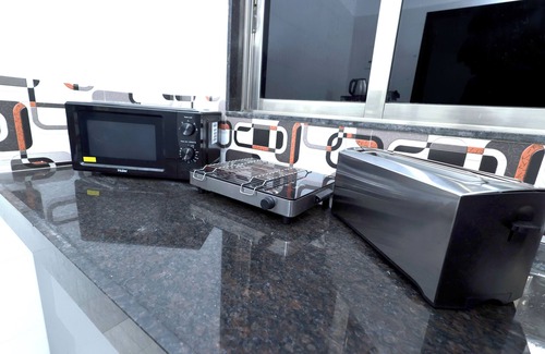 Andheri East House | Airport Proximity & Compact 1BHK for Health Stays