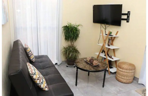 Cacique House | Airport residence 2 - Edward & Familia Inn, two bedns rB&B, A/C, full eqpd, BBQ