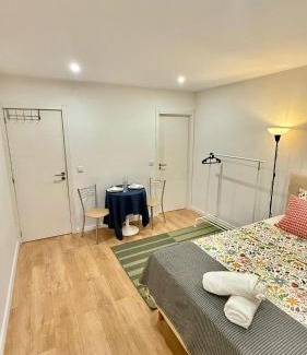 Casal da Ladeira House | airport room