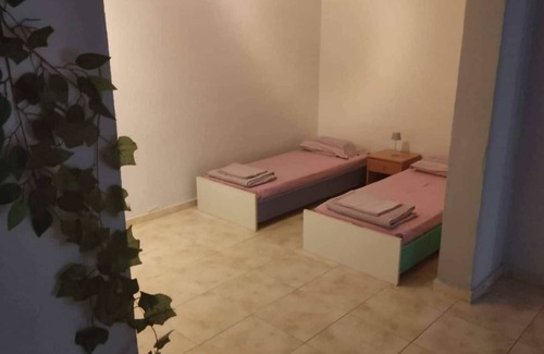 Markopoulon House | Airport's close flat for 6 persons