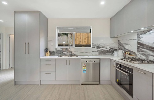 Onehunga House | AIRPORT, SEAVIEWS, CENTRALLY LOCATED