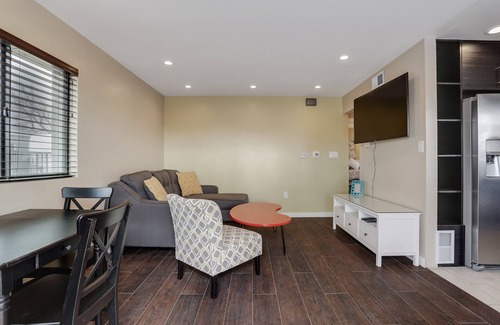 Albuquerque House | Airport to bed in 5 minutes, Kirtland-Sandia Labs, Walk to Michael Thomas Coffee