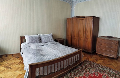 Oshakan House | Airport to Echmiadzin Guest House