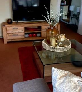 Greenfields House | Airport-way via Trent