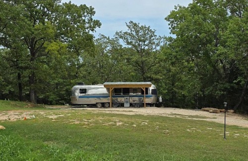 Sulphur Apartment | Airstream 34 at Gamble Hollow