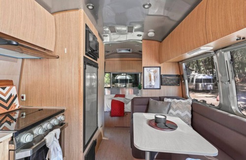 Dunsmuir Apartment | Airstream - (Eucalyptus)