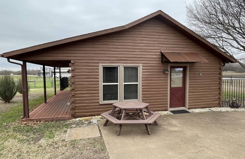 Wise County House | Airstrip Cabin