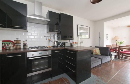 Hackney Apartment | Airy 1 Bedroom Apartment in Dalston