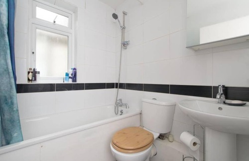 Hackney Apartment | Airy 1 Bedroom Apartment in Dalston