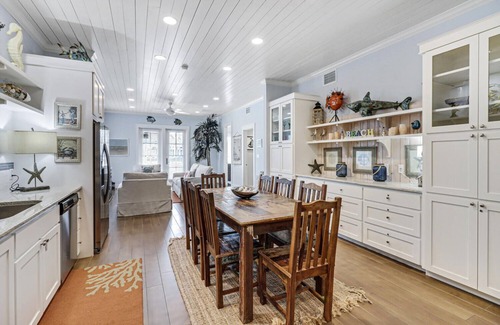 Cinnamon Shore Condo | Airy, 1st-Fl Condo w/Easy Access to All Cinnamon Shore Pools & Amenities!