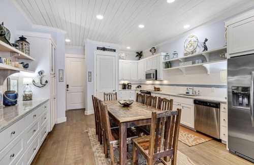 Cinnamon Shore Condo | Airy, 1st-Fl Condo w/Easy Access to All Cinnamon Shore Pools & Amenities!