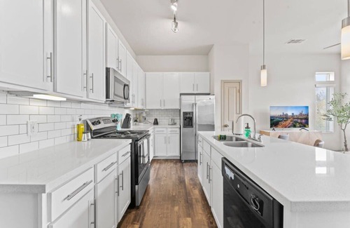 Montopolis Apartment | Airy 2BR king suite, fast WiFi, 8 min to Downtown