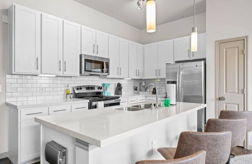 Montopolis Apartment | Airy 2BR king suite, fast WiFi, 8 min to Downtown