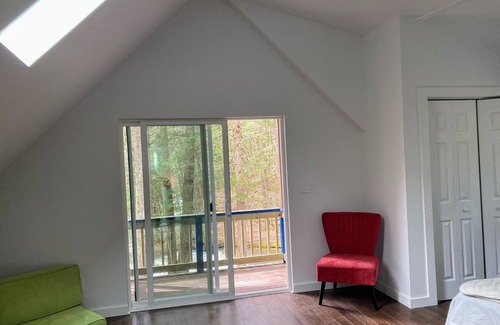 Kerhonkson House | Airy 3BR on the banks of a roaring creek
