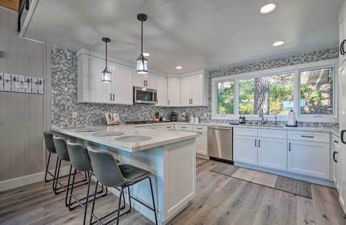Lake Arrowhead Cabin | Airy Alpine Getaway w/Lake Arrowhead Views!