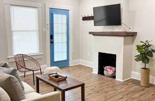 Dixieland Condo | Airy and spacious duplex, centrally located in Lakeland downtown