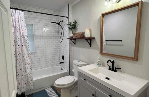 Dixieland Condo | Airy and spacious duplex, centrally located in Lakeland downtown