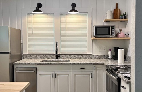 Dixieland Condo | Airy and spacious duplex, centrally located in Lakeland downtown