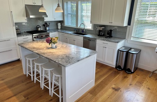West of Town House | Airy and Spacious, near Beach, Golf and Bartlett's Farm with Community Pool