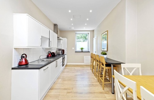 Leith Apartment | Airy Apartment Close to Leith Links Park