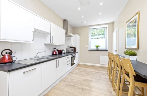 Leith Apartment | Airy Apartment Close to Leith Links Park