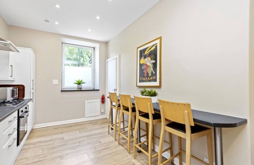 Leith Apartment | Airy Apartment Close to Leith Links Park