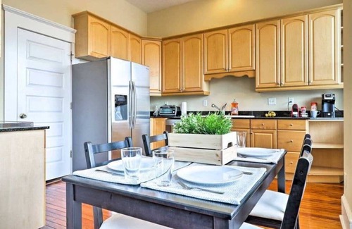 Springfield Apartment | Airy apartment in historic Springfield